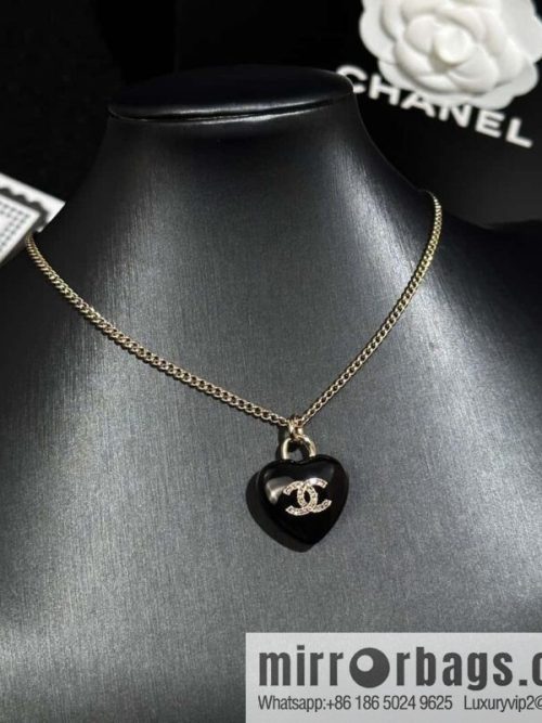 ❗️New ❗️ Chanel necklace ☀️ new ☑️ Chanel double c peach heart love necklace ☀️