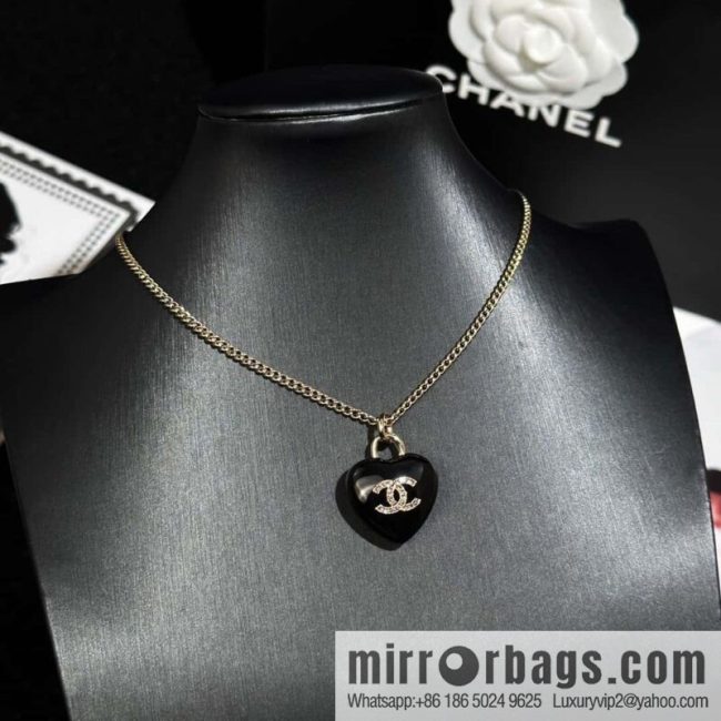 ❗️New ❗️ Chanel necklace ☀️ new ☑️ Chanel double c peach heart love necklace ☀️