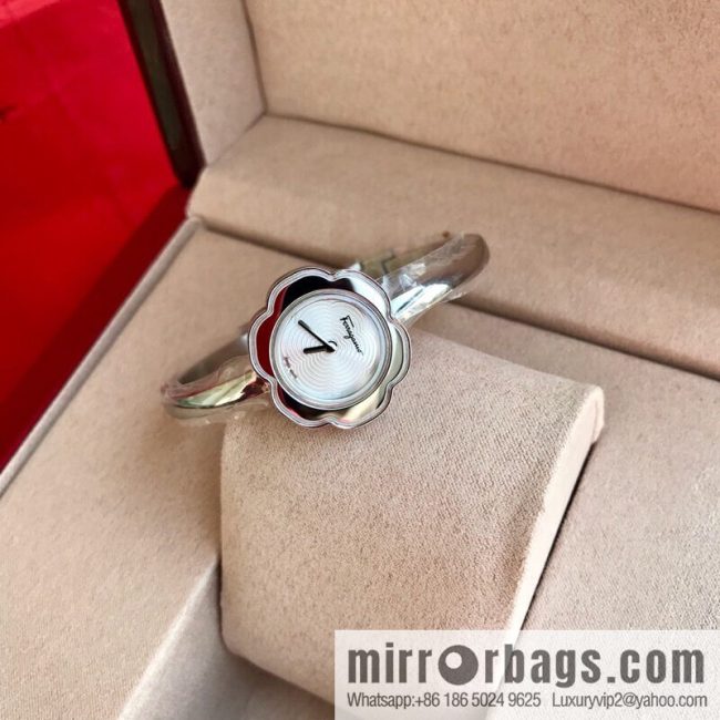 🎉🎉New counters are updated simultaneously! Ferragamo Salvatore Ladies Watch Flower Shape 26mm Sapphire Glass Swiss Quartz Movement - Image 2