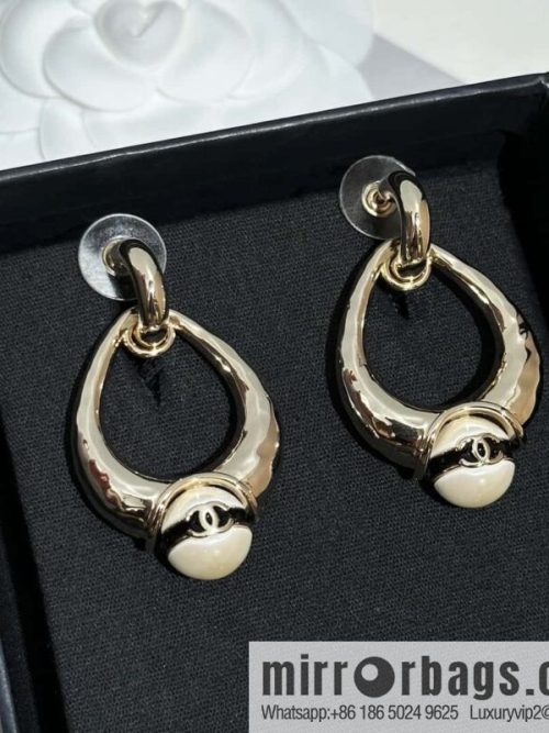 ❗️New ❗️ chanel stud earrings ☀️ new ☑️ chanel c2 double c oval pearl stud earrings ☀️