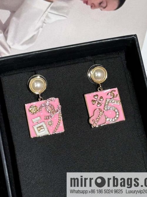 ❗️New ❗️ Chanel stud earrings ☀️ new ☑️ Chanel c2 double c pink oil drop square stud earrings ☀️