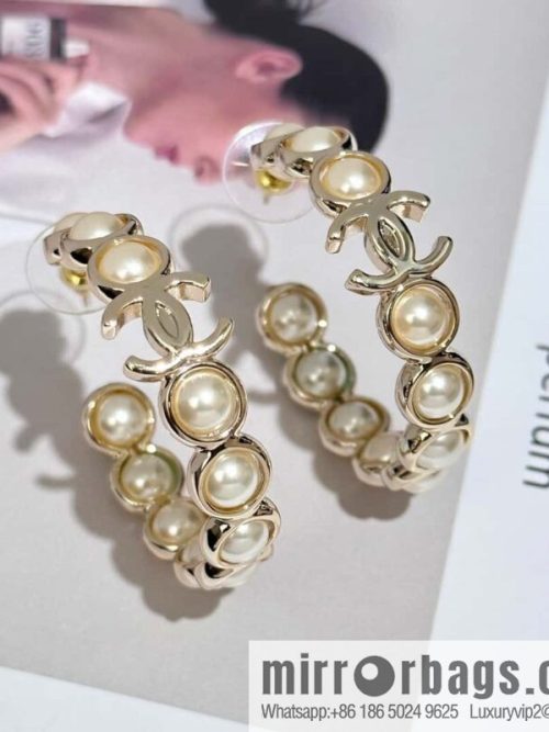 ❗️New ❗️ Chanel stud earrings ☀️ new ☑️ Chanel c1 double c semi-round pearl stud earrings ☀️