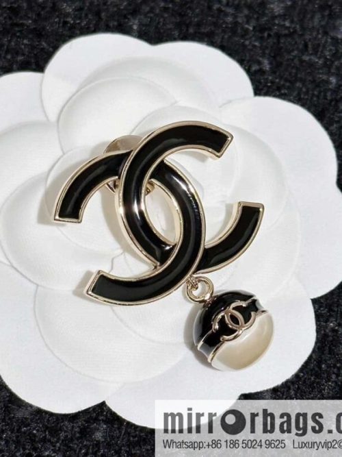 ❗️New ❗️ Chanel brooch ☀️ new ☑️ Chanel black drip double c pearl brooch ☀️