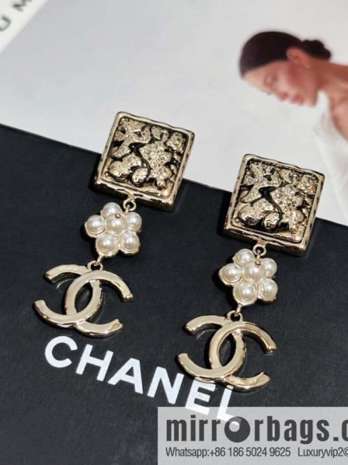 ❗️New ❗️ Chanel stud earrings ☀️ new ☑️ Chanel c3 double c pearl stud earrings ☀️