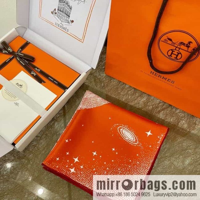 Hermes \"White Moonlight Pegasus\" double-sided silk scarf - Image 3