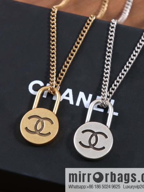 ☀️New ☑️ Chanel medieval series round lock head necklace