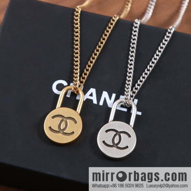 ☀️New ☑️ Chanel medieval series round lock head necklace