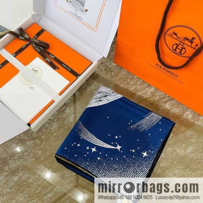 Hermes \"White Moonlight Pegasus\" double-sided silk scarf - Image 4