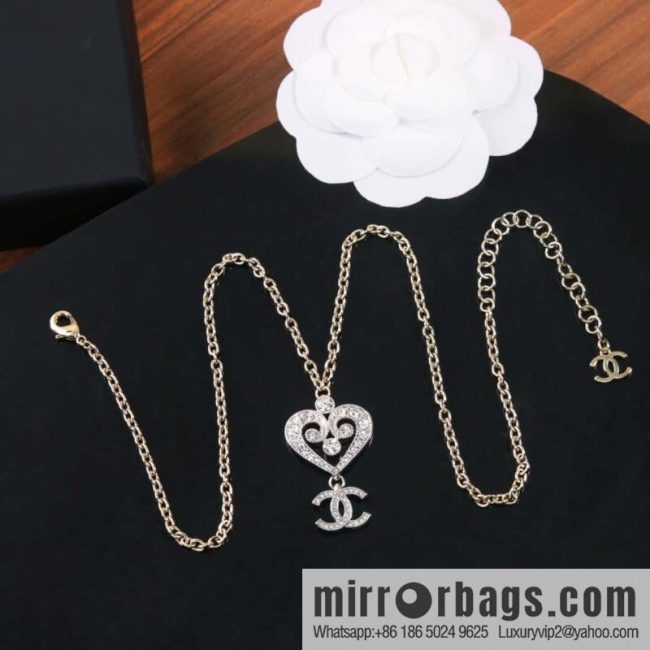 ☀️New ☑️ Chanel Double C Full Diamond Peach Heart Love Necklace ☀️