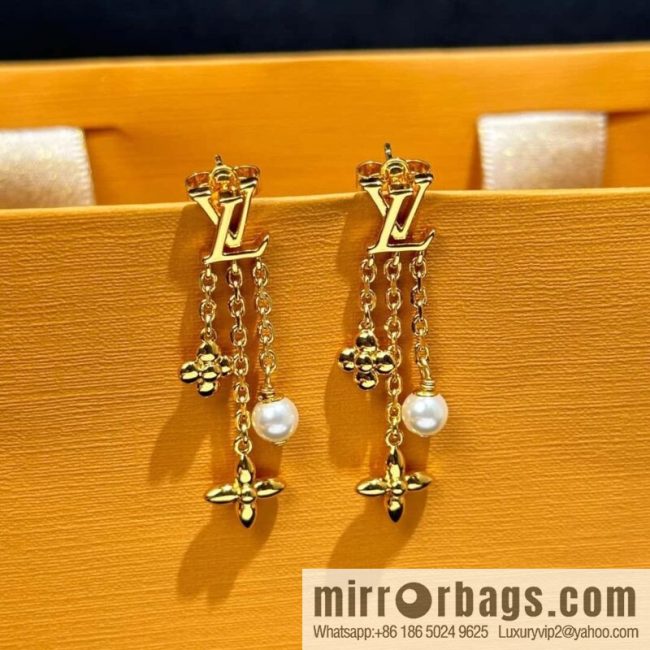 ❗️New ❗️ M01574 ☀ Louis Vuitton LOUISA stud earrings ☀