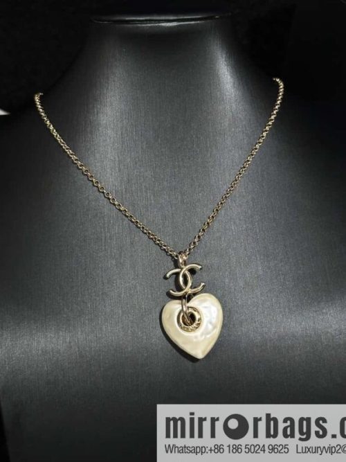 ❗️New ❗️ Chanel necklace ☀️ new ☑️ Chanel peach heart love necklace ☀️