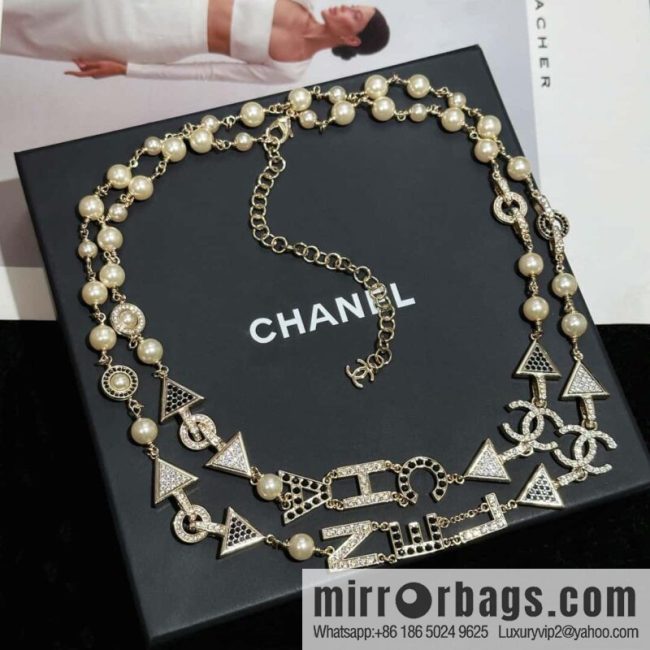 ❗️New ❗️☀️ New ☑️ Chanel Double C Triangle Black Diamond Letter Necklace Sweater Chain ☀️