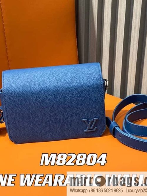 [Original order boutique] M82804 dark blue, full leather men\'s bag messenger bag series, new FASTLINE WEARABLE WALLET handbag in autumn and winter