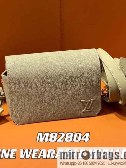 [Original order boutique] M82804 apricot, full leather men\'s bag messenger bag series, new FASTLINE WEARABLE WALLET handbag in autumn and winter