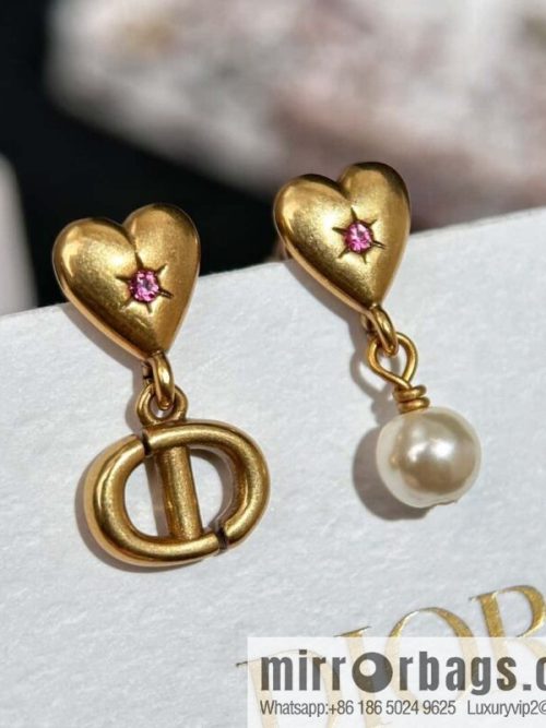 New ☑️ DIOR Dior peach heart love CD pearl asymmetrical stud earrings