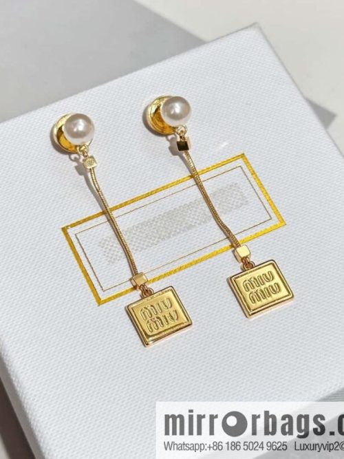 ❗️New ❗️ MIUMIU stud earrings MIU MIU Miu square letter pearl stud earrings