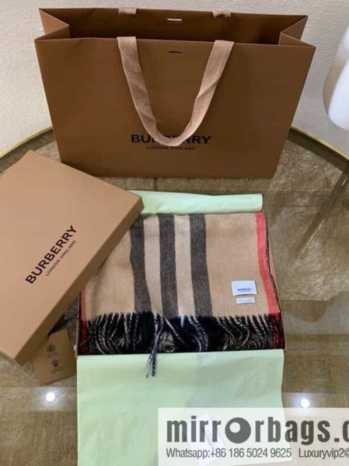 Burberry simple vertical color matching cashmere towel