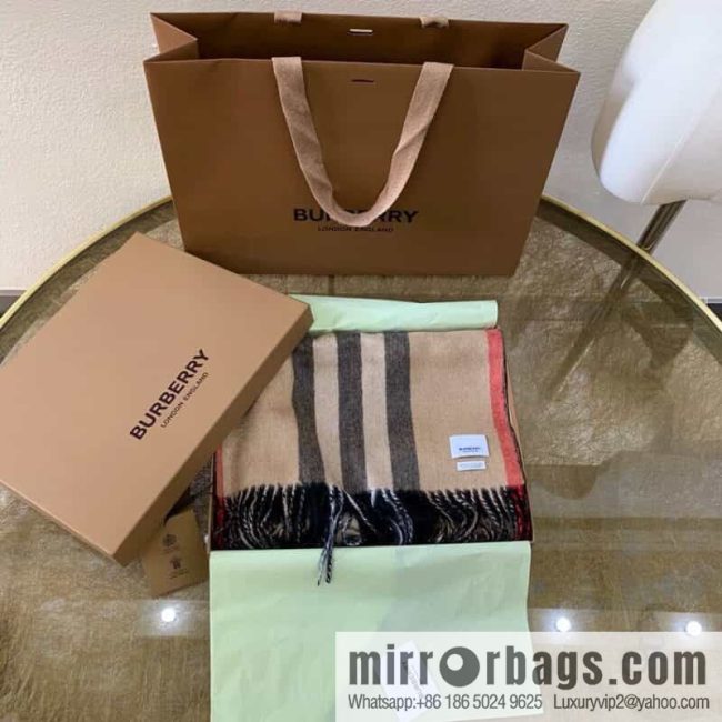 Burberry simple vertical color matching cashmere towel