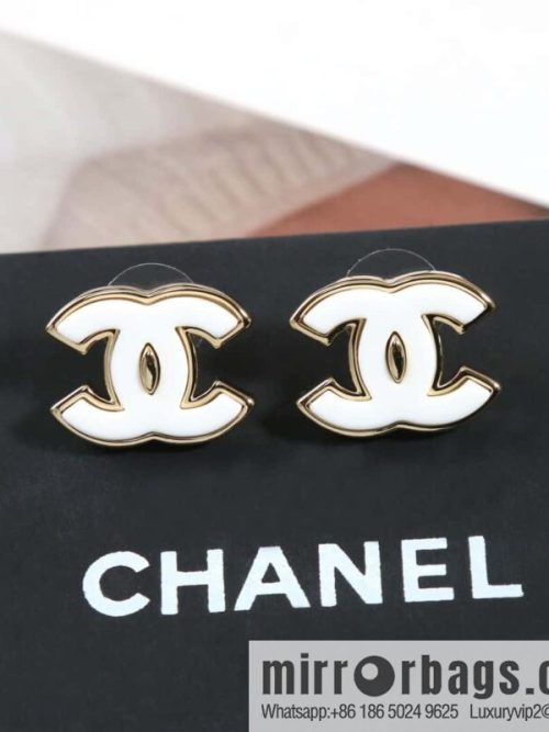 ☀️New ☑️ chanel c1 white double c earrings stud earrings ☀️