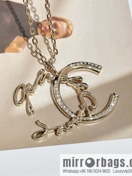 ❗️New ❗️ Chanel necklace ☀️ new ☑️ Chanel half double c letter necklace ☀️