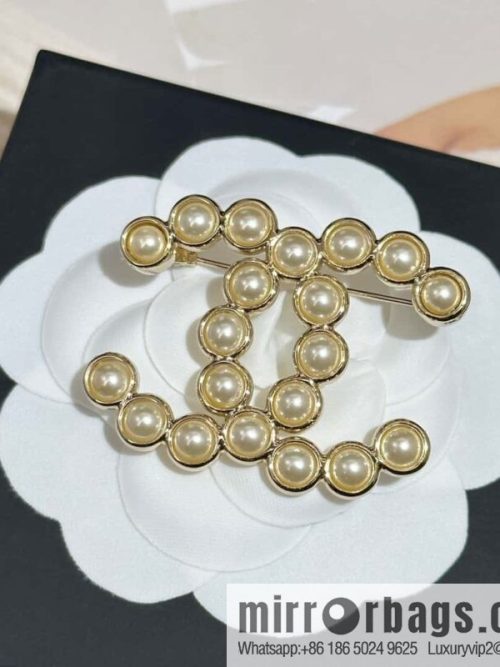 ❗️New ❗️ Chanel brooch ☀️ new ☑️ Chanel double c pearl brooch ☀️