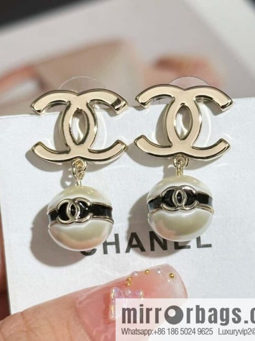 ❗️New ❗️ chanel stud earrings ☀️ new ☑️ chanel c2 double c pearl stud earrings ☀️