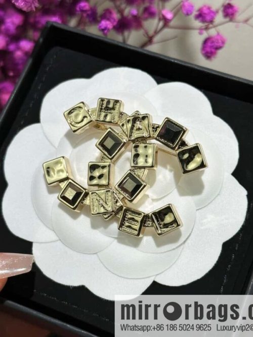 ☀️New ☑️ Chanel Double C Square Diamond Letter Brooch