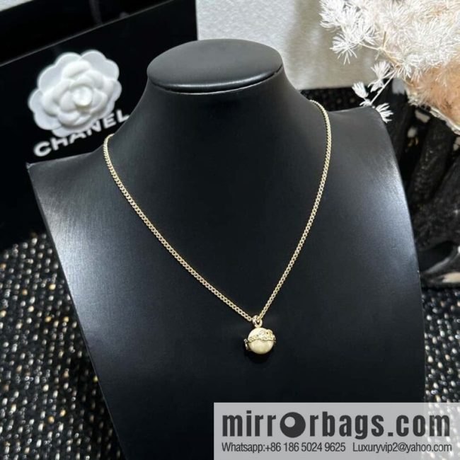 ☀️New ☑️ Chanel Double C Pearl Necklace ☀️