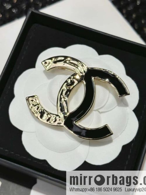 ☀️New ☑️ Chanel double c black dripping double parcel brooch