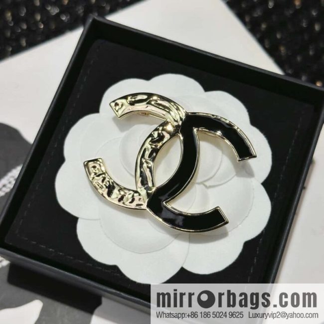☀️New ☑️ Chanel double c black dripping double parcel brooch