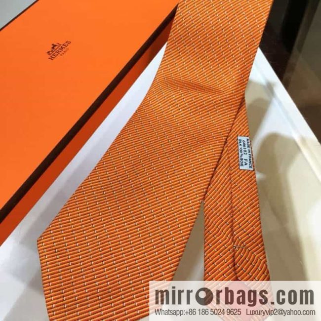 Hermes 100% top twill silk + wool inner panda tie - Image 2