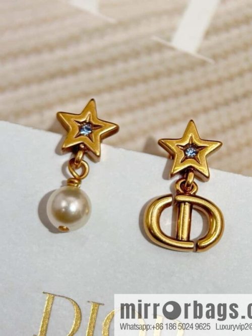 New ☑️ DIOR Dior peach heart love CD pearl asymmetrical stud earrings