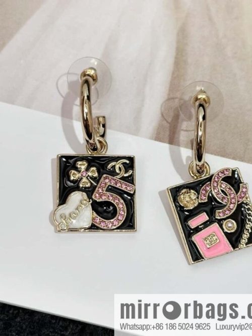 ❗️New ❗️ Chanel stud earrings ☀️ new ☑️ Chanel c2 double c square stud earrings ☀️