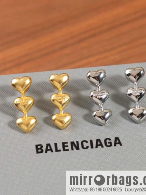 ☀️New Balenciaga BALENCIAGA three hearts peach heart love stud earrings