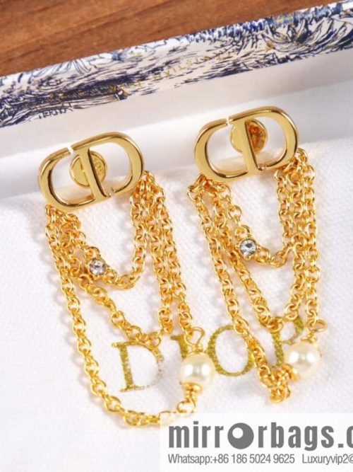 New ☑️ DIOR Dior gold CD fringed stud earrings