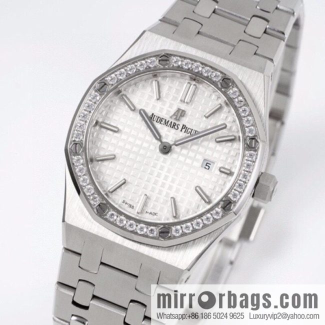 Audemars Piguet AP Royal Oak Quartz Women\'s Model 67651ST. ZZ.1261ST.01 Diameter 33mm - Image 10