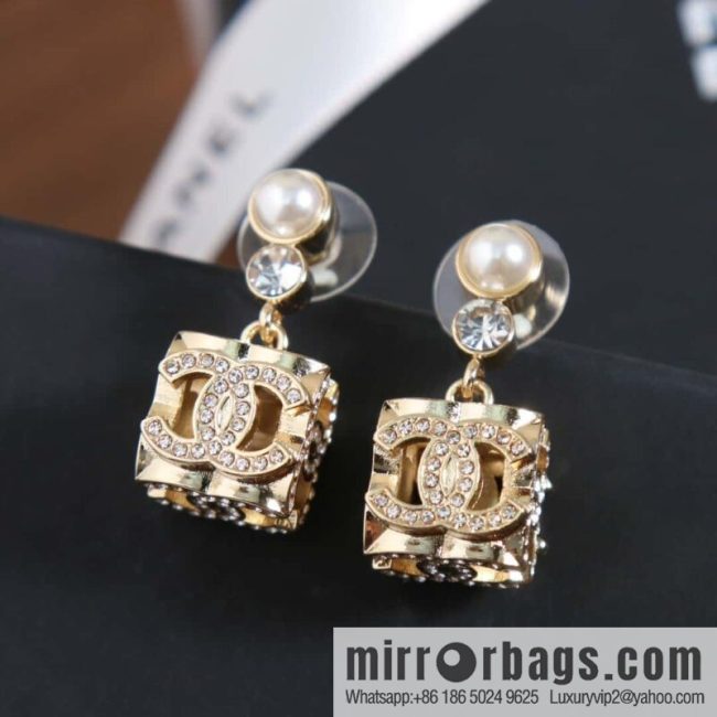 ☀️New ☑️ Chanel C2 double c hollow dice stud earrings ☀️