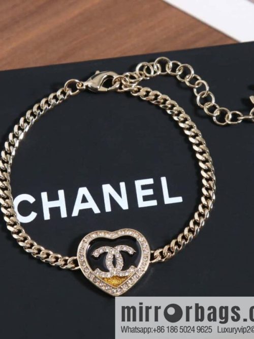 ☀️New ☑️ Chanel double c peach heart love coco necklace ☀️
