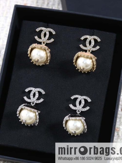 ☀️New ☑️ Chanel C2 double c pearl oil stud earrings ☀️