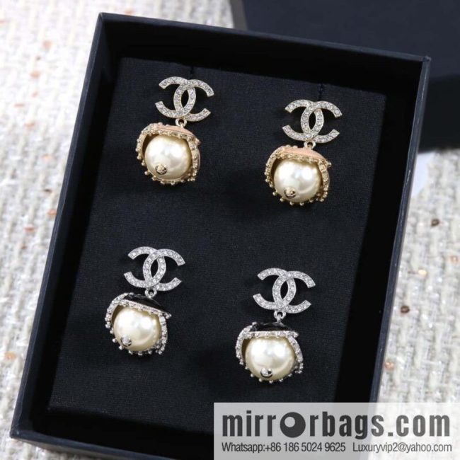 ☀️New ☑️ Chanel C2 double c pearl oil stud earrings ☀️