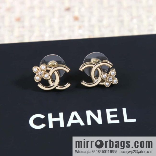 ☀️New ☑️ Chanel C1 double c four-leaf clover flower pearl stud earrings ☀️