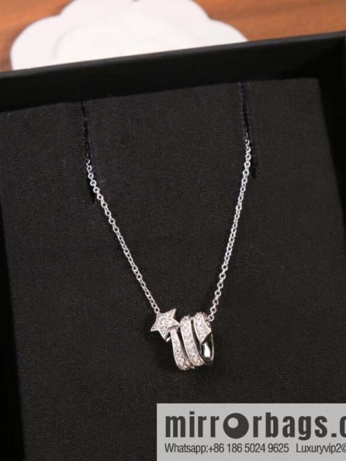 New ☑️ CHANEL Chanel full diamond comet necklace