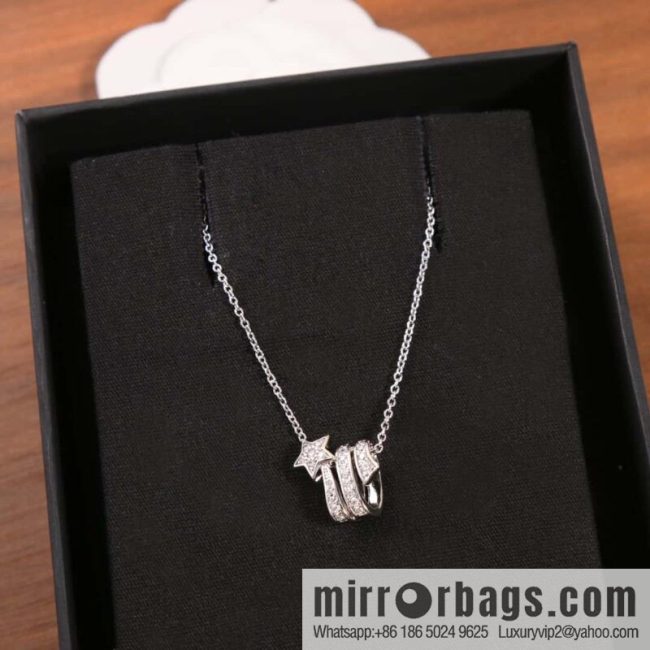 New ☑️ CHANEL Chanel full diamond comet necklace