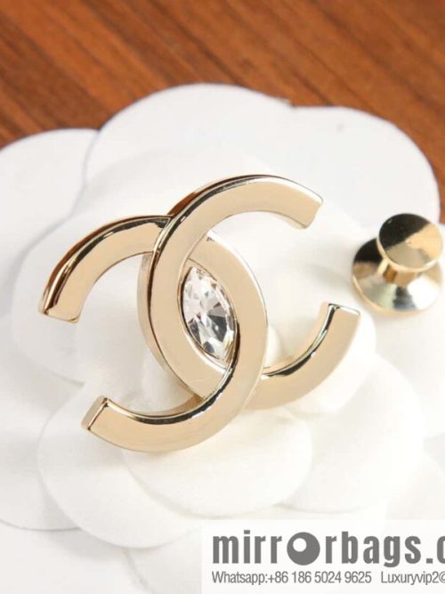 New ☑️ Chanel double c horse eye drill brooch