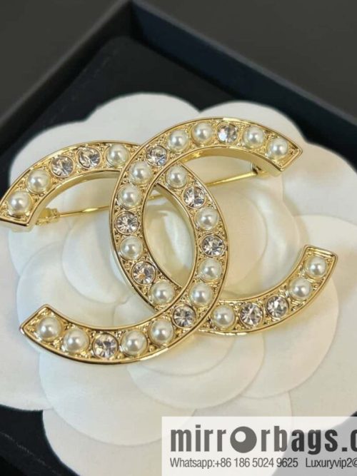 New ☑️ Chanel double c half diamond half pearl brooch