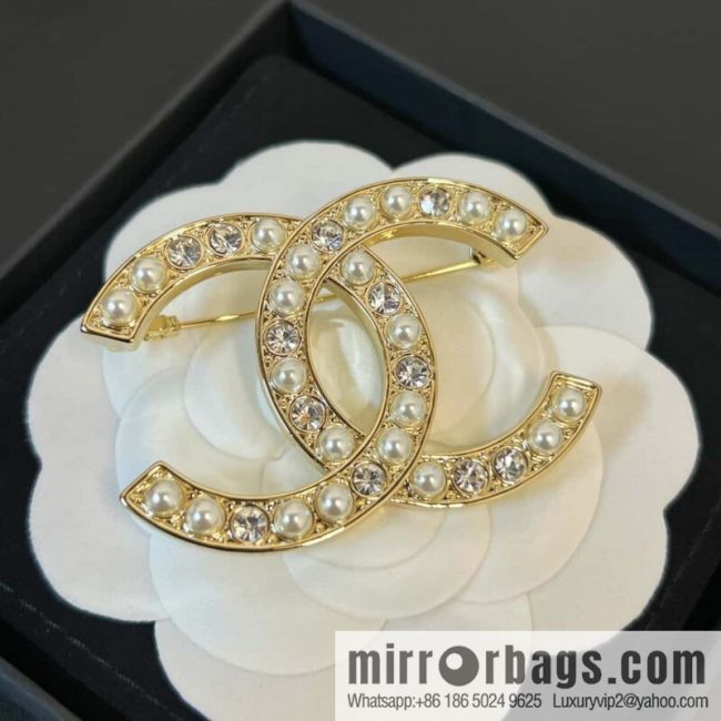 New ☑️ Chanel double c half diamond half pearl brooch