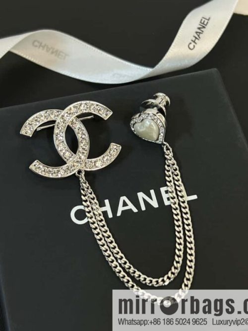 New ☑️ Chanel double c fringed love peach heart brooch