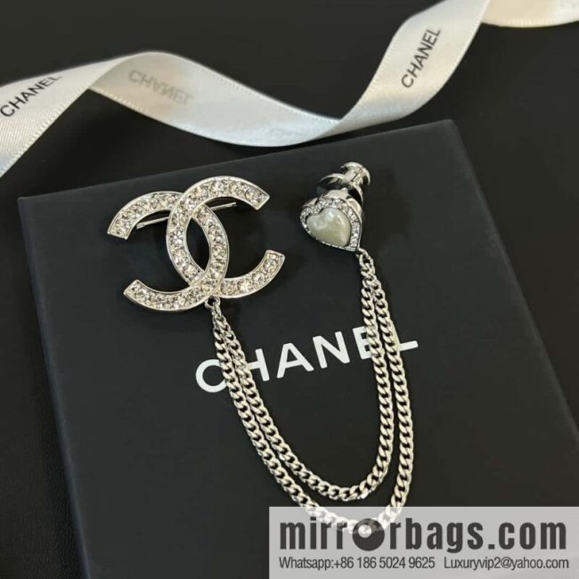 New ☑️ Chanel double c fringed love peach heart brooch