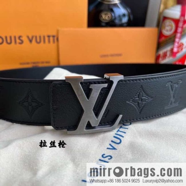 LV/Louis Vuitton, letter metal buckle cowhide embossed belt 40mm. - Image 4