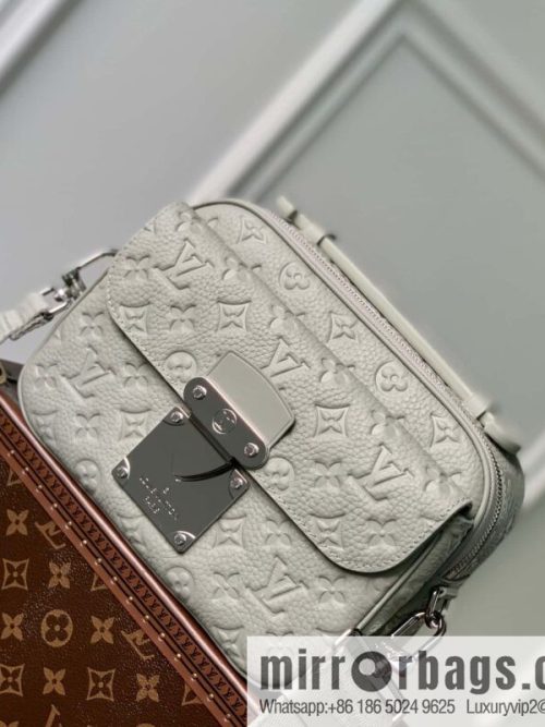 M23512 gray full leather embossed, messenger bag series, this S Lock messenger bag.